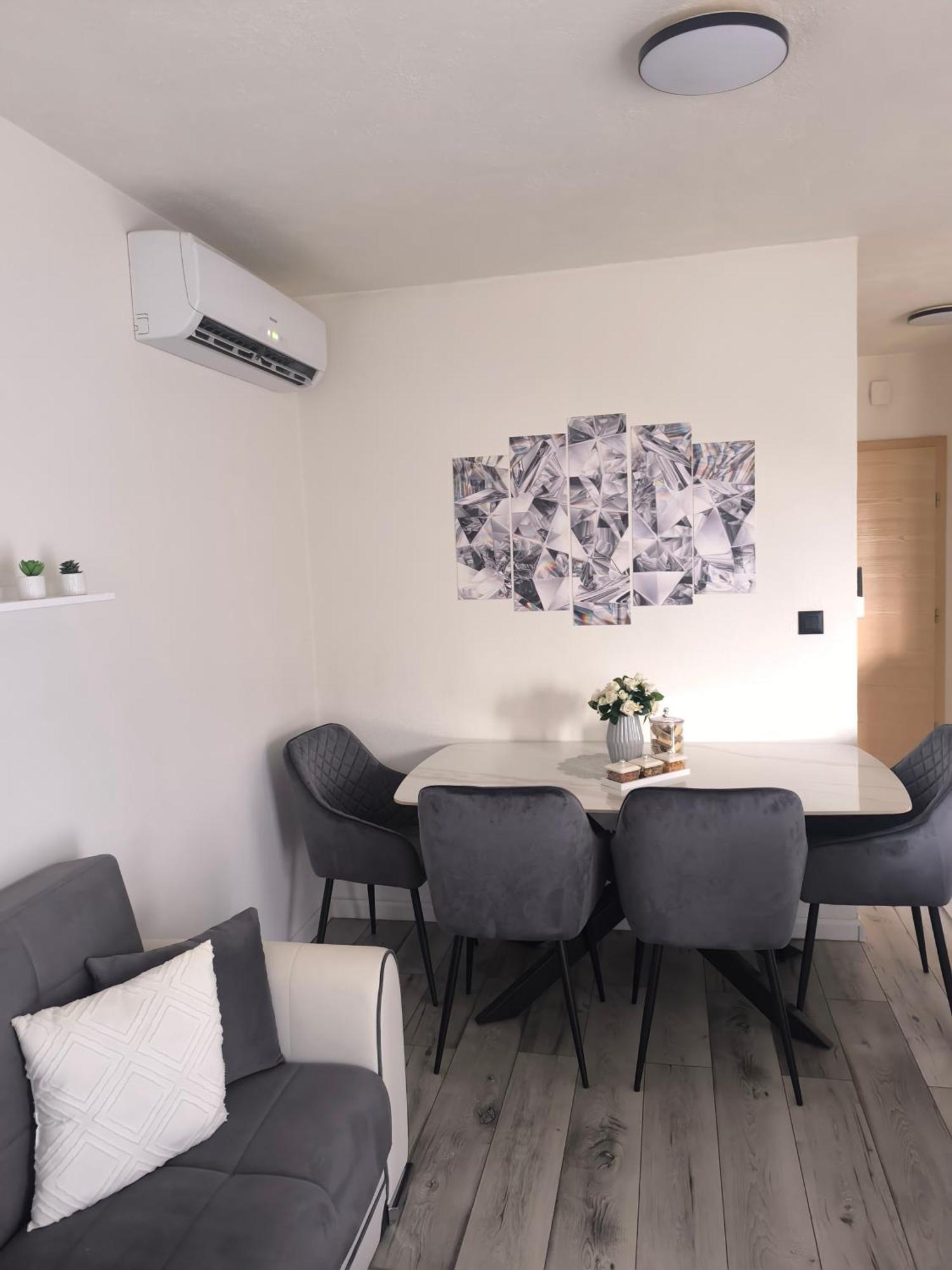Apartman Rex Svinisce Luaran gambar